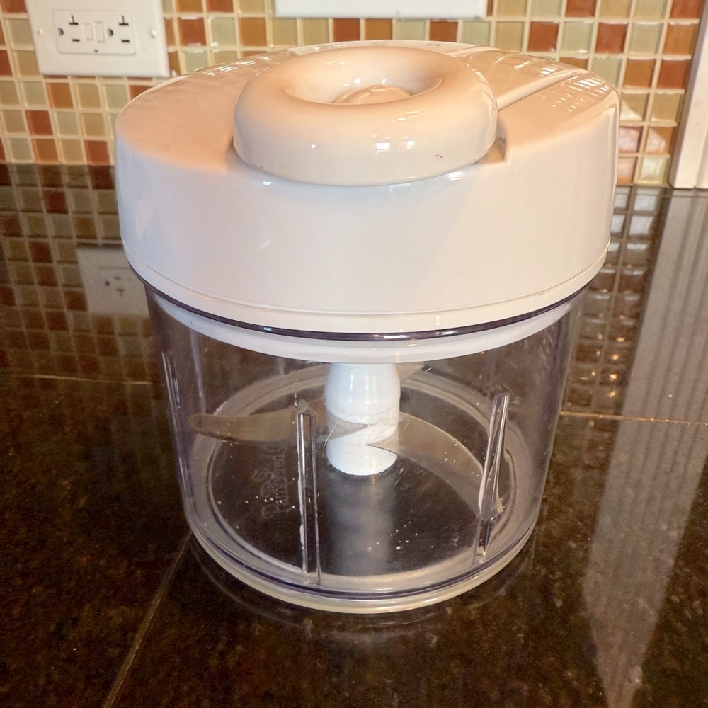 PAMPERED CHEF Manuel Food Processor